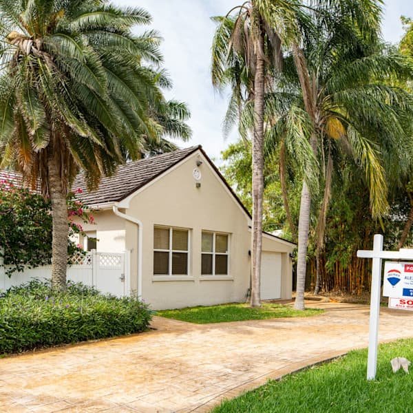 Housing market ‘stuck in neutral’ as rates, price growth flatten Housing market ‘stuck in neutral’ as rates, price growth flatten